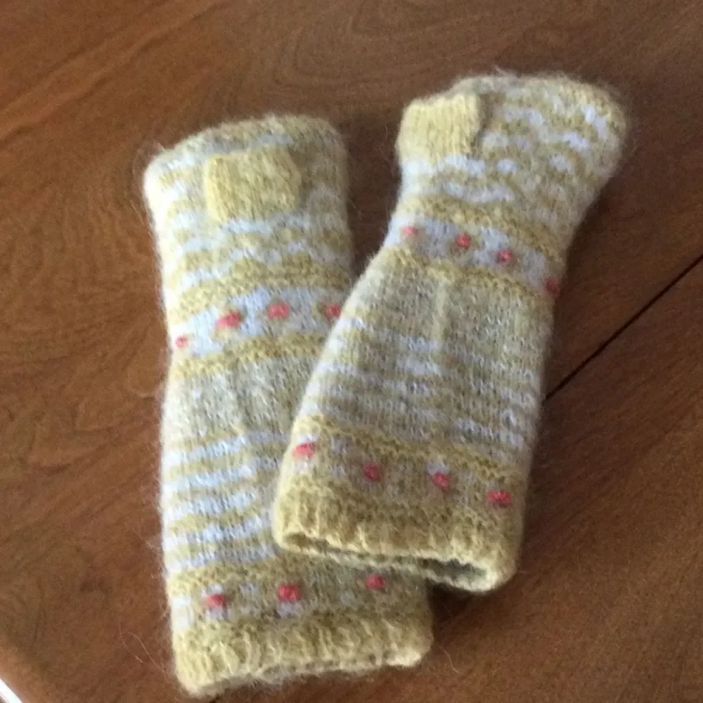 French Knot hand warmers